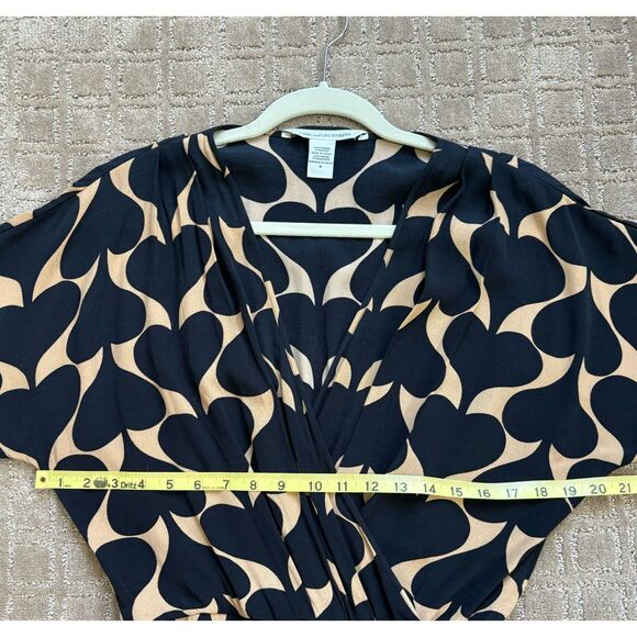 Diane Von Furstenberg Genevieve Spade Graphic Print Dress 6 Faux Wrap Black Tan - Picture 8 of 12